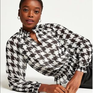 NWT ANN TAYLOR HOUNDSTOOTH SMOCKED NECK M